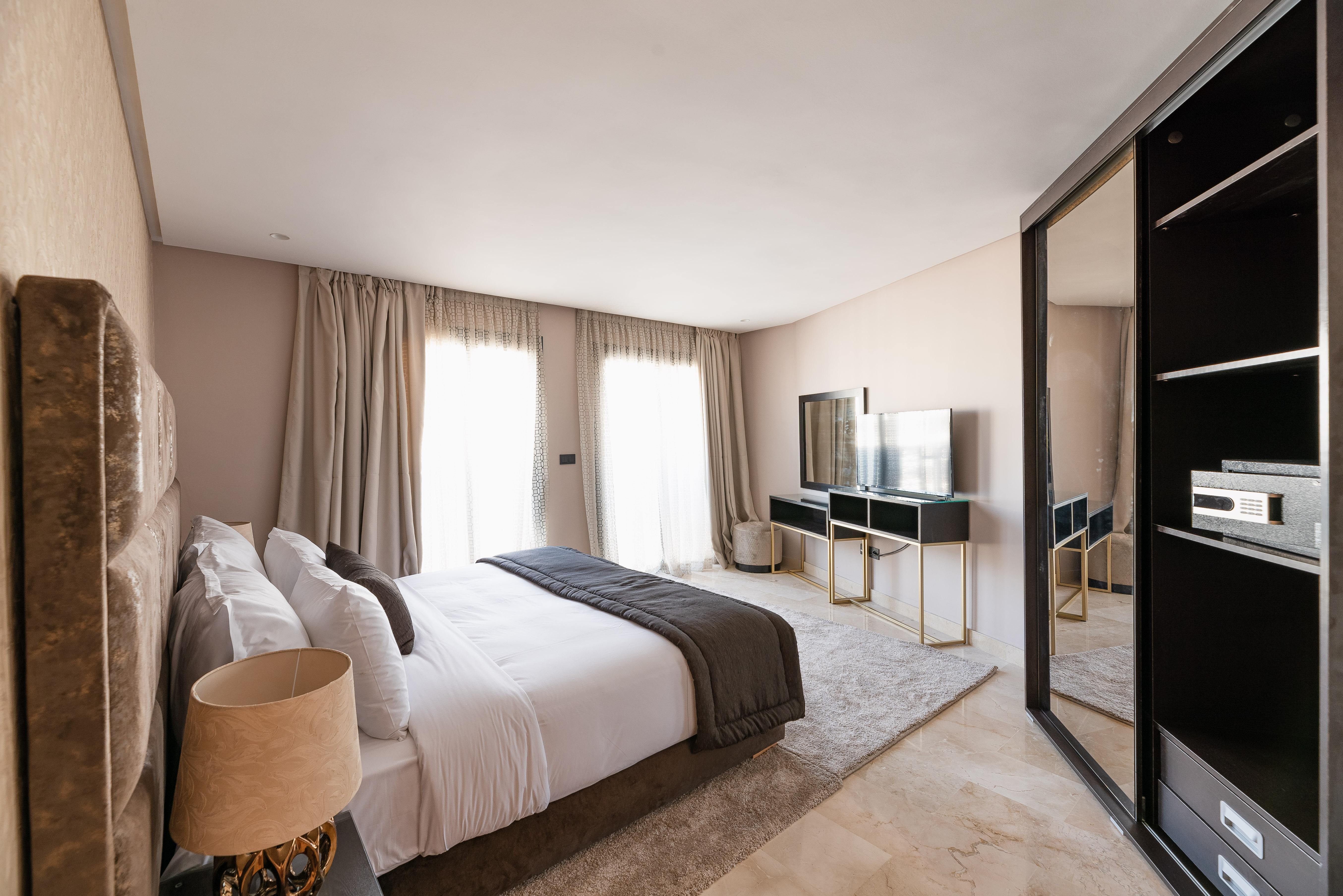 Avenue Hotel