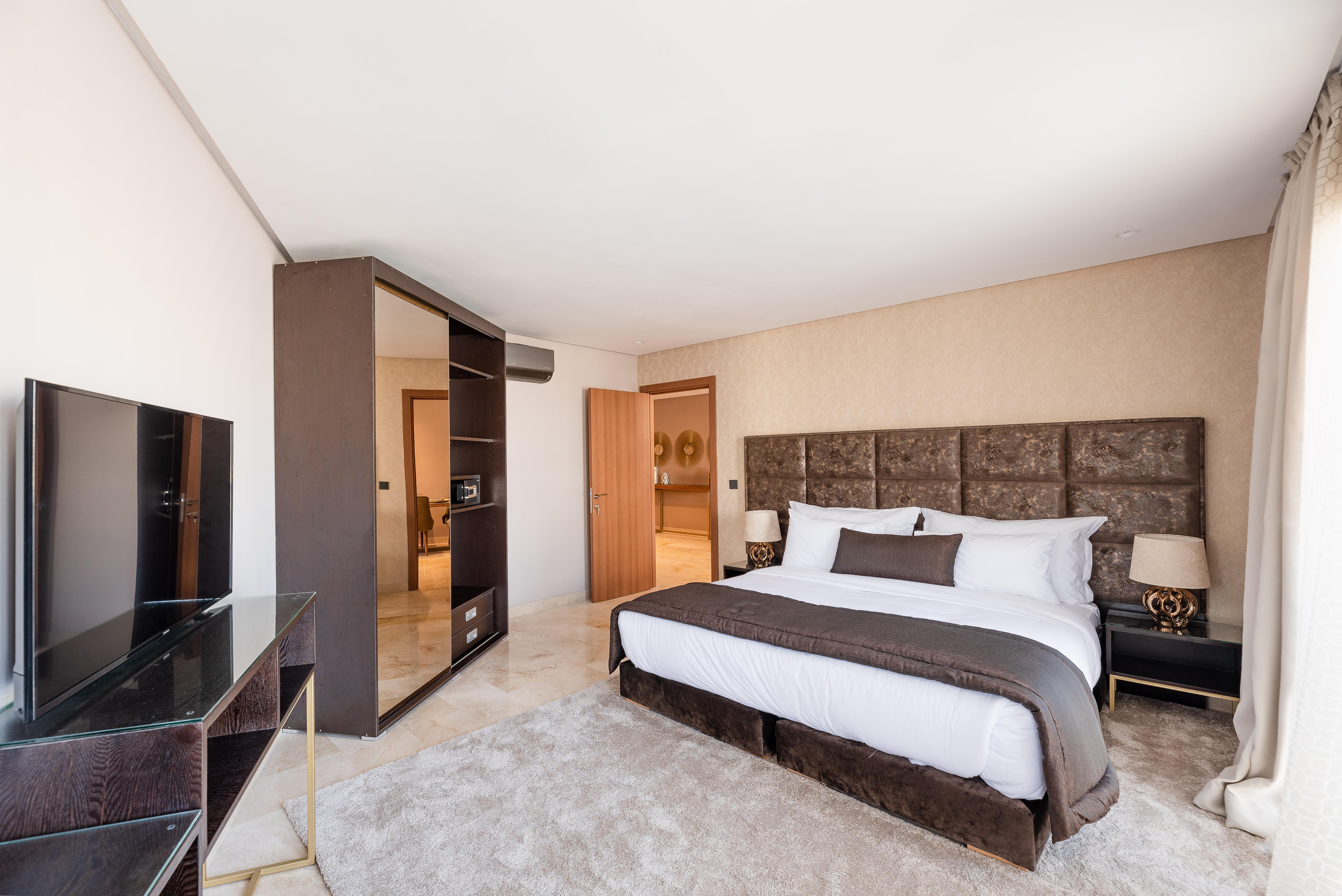 Avenue 4*