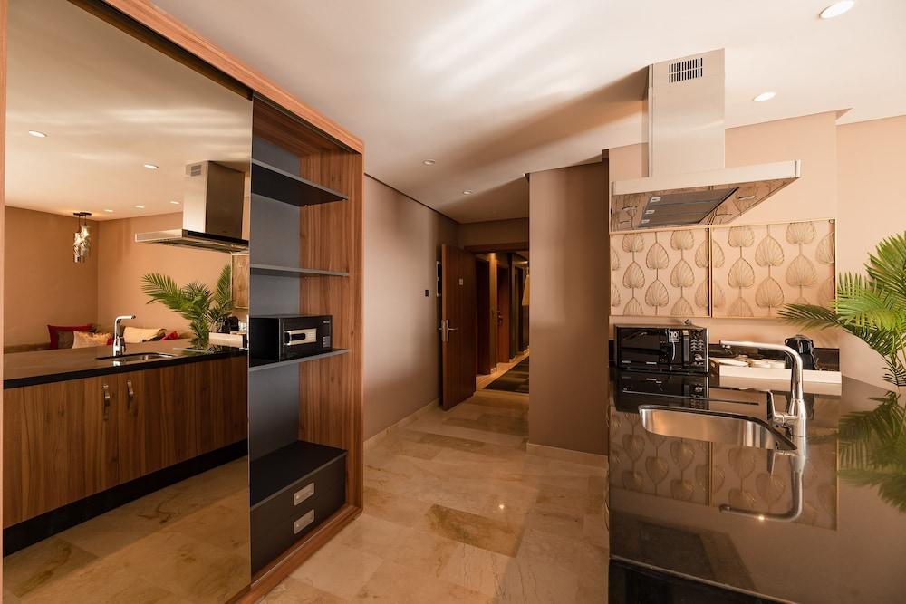 Avenue 4* Casa Blanca